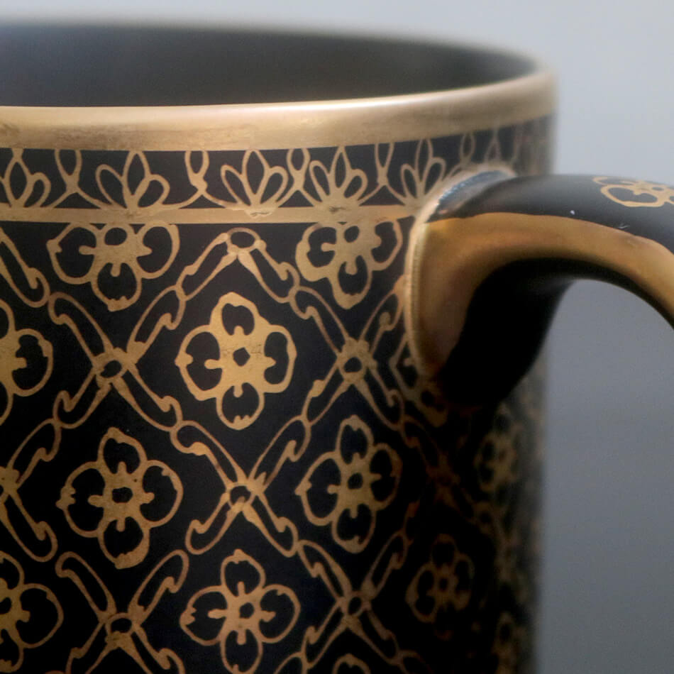 マグカップ コーヒーカップ マットブラック ゴールド ベンジャロン焼き ベンジャロン焼 タイ王国 焼き物 陶器 食器 器 おしゃれ 海外製 タイ お土産※再入荷の予定はありません benjarong003