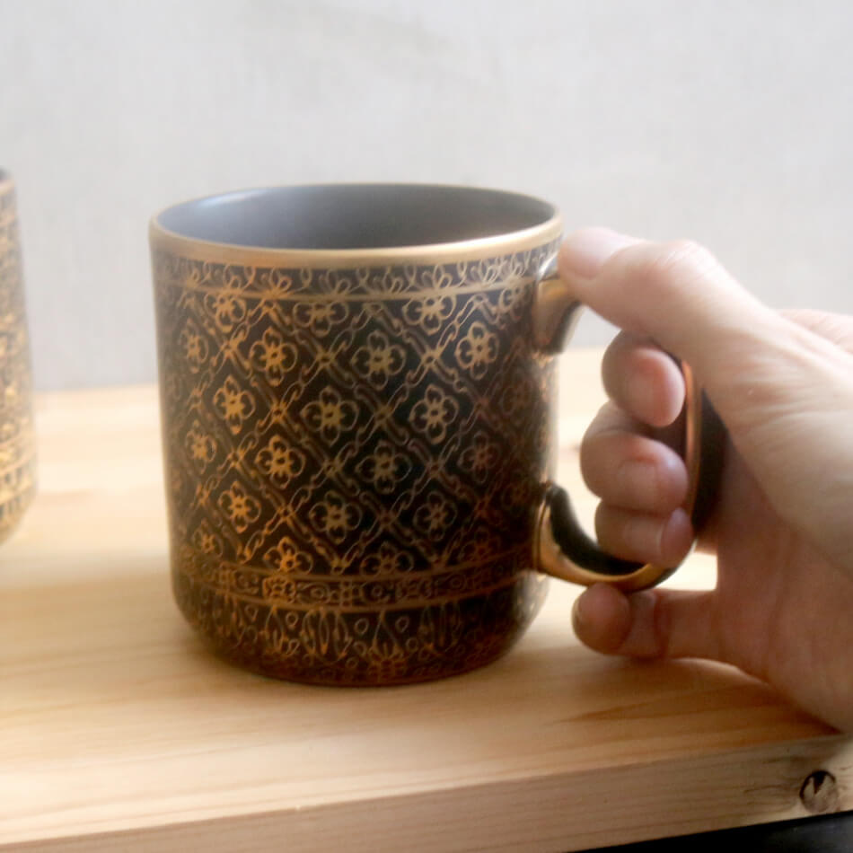 マグカップ コーヒーカップ マットブラック ゴールド ベンジャロン焼き ベンジャロン焼 タイ王国 焼き物 陶器 食器 器 おしゃれ 海外製 タイ お土産※再入荷の予定はありません benjarong003
