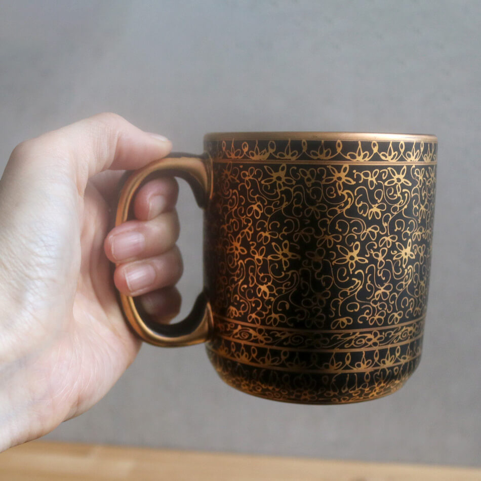 マグカップ コーヒーカップ マットブラック ゴールド ベンジャロン焼き ベンジャロン焼 タイ王国 焼き物 陶器 食器 器 おしゃれ 海外製 タイ お土産※再入荷の予定はありません benjarong003