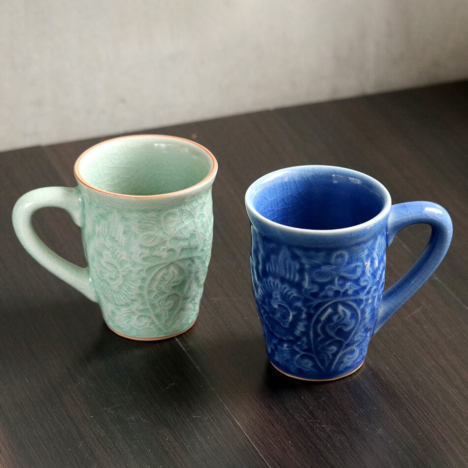 マグカップ 花柄のコーヒーコップ タイ セラドン焼 セラドン焼き タイ王国 焼き物 グリーン 青緑 陶器 食器 器 おしゃれ 海外製 お土産 celadon-012