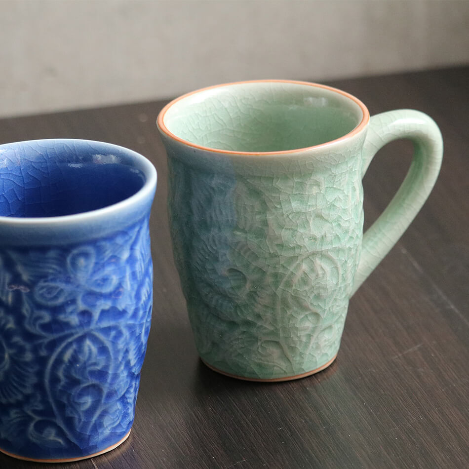マグカップ 花柄のコーヒーコップ タイ セラドン焼 セラドン焼き タイ王国 焼き物 グリーン 青緑 陶器 食器 器 おしゃれ 海外製 お土産 celadon-012