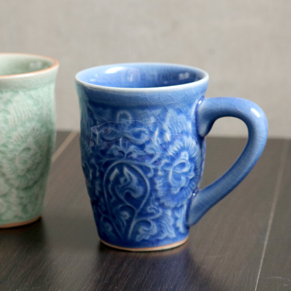 マグカップ 花柄のコーヒーコップ タイ セラドン焼 セラドン焼き タイ王国 焼き物 グリーン 青緑 陶器 食器 器 おしゃれ 海外製 お土産 celadon-012
