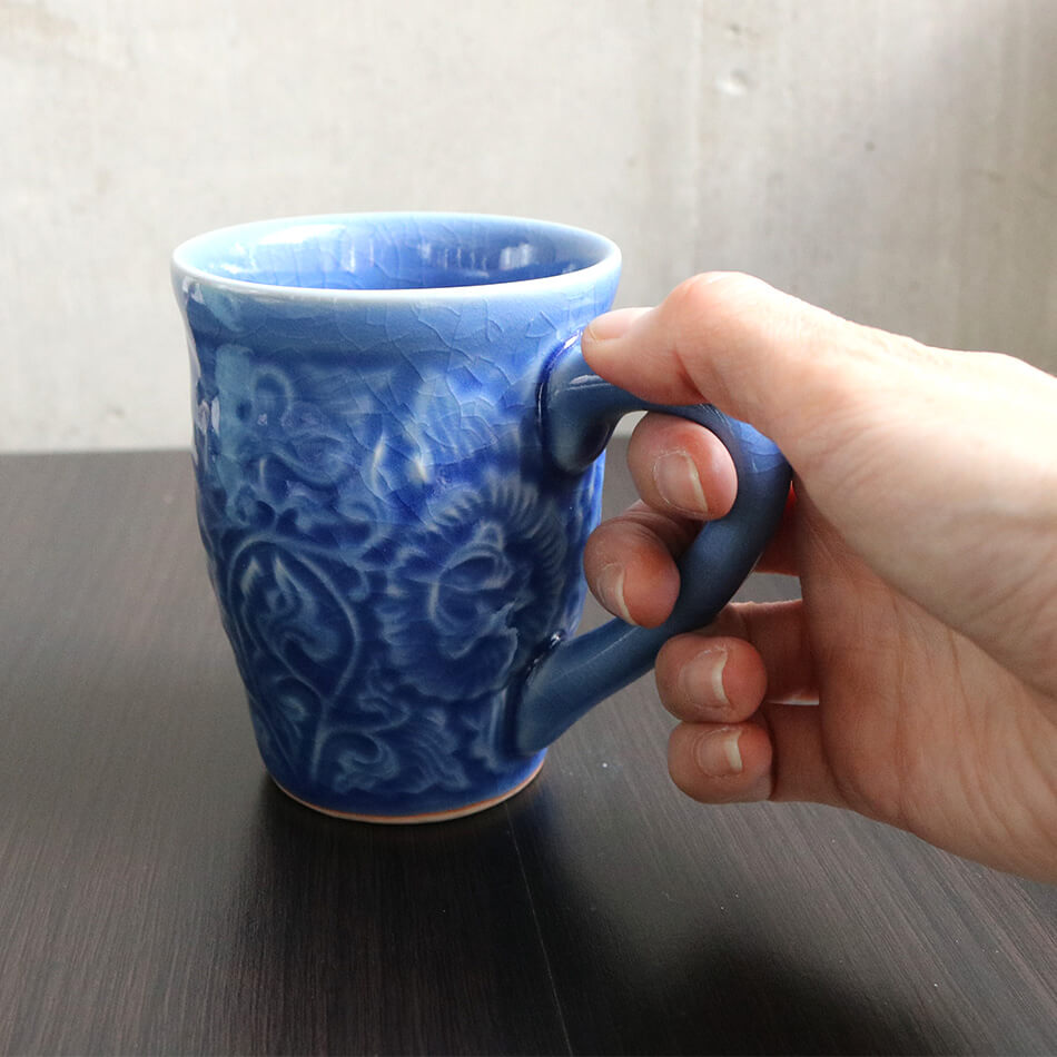 マグカップ 花柄のコーヒーコップ タイ セラドン焼 セラドン焼き タイ王国 焼き物 グリーン 青緑 陶器 食器 器 おしゃれ 海外製 お土産 celadon-012