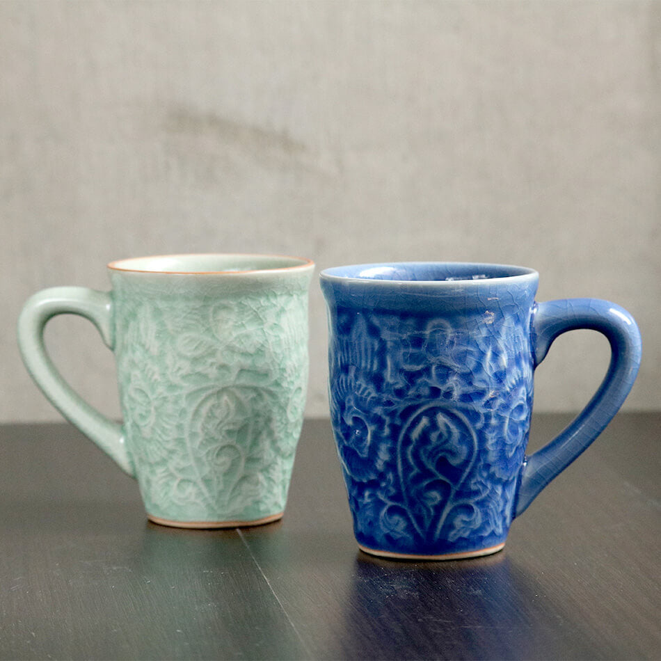 マグカップ 花柄のコーヒーコップ タイ セラドン焼 セラドン焼き タイ王国 焼き物 グリーン 青緑 陶器 食器 器 おしゃれ 海外製 お土産 celadon-012