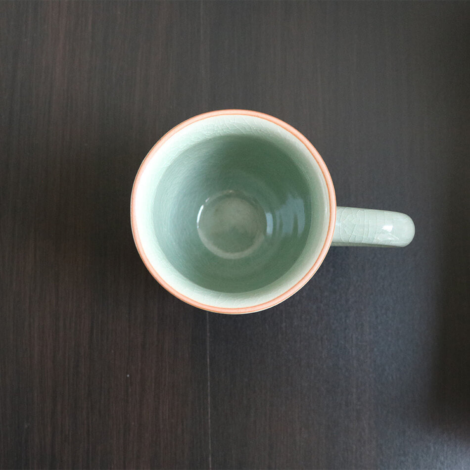 マグカップ 花柄のコーヒーコップ タイ セラドン焼 セラドン焼き タイ王国 焼き物 グリーン 青緑 陶器 食器 器 おしゃれ 海外製 お土産 celadon-012