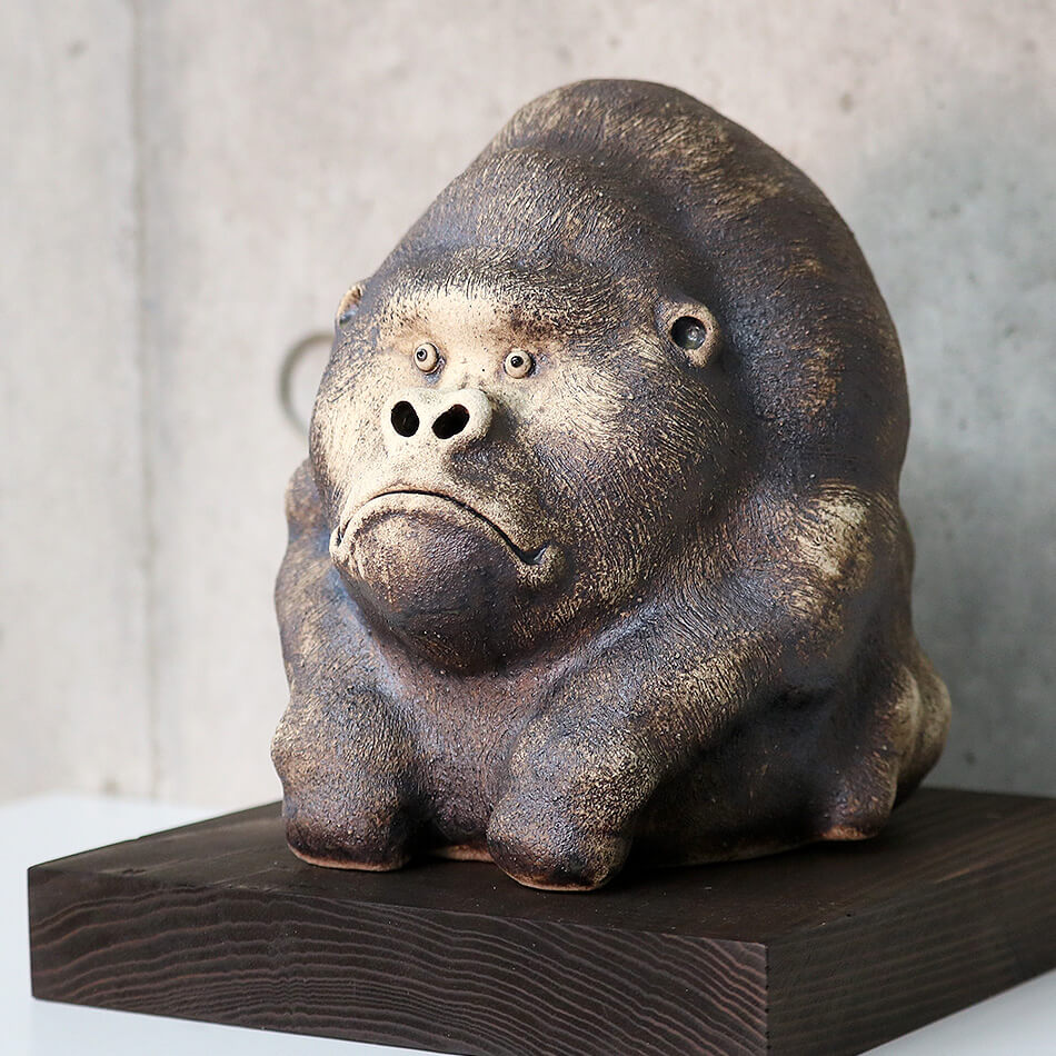ゴリラ オブジェ陶器 淵脇克仁作 陶仁 鹿児島 インテリア デザイン 彫刻 日本製 手作り アート サル 猿 動物 彫刻 オブジェ 陶器 アニマルオブジェ