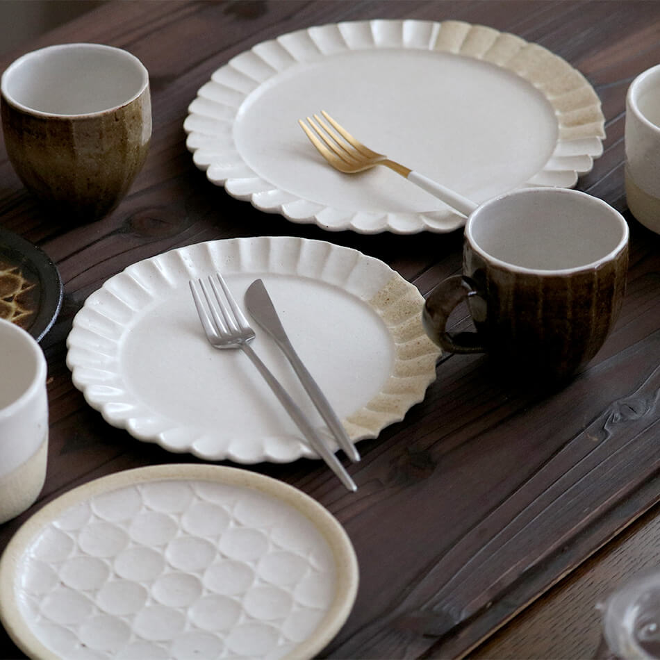 梶原慶治 輪花皿 大皿 24cm 平皿 白 ホワイト パスタ皿 カレー皿 ワンプレート 陶芸作品 個人陶芸家 陶器 器 食器 yo10009