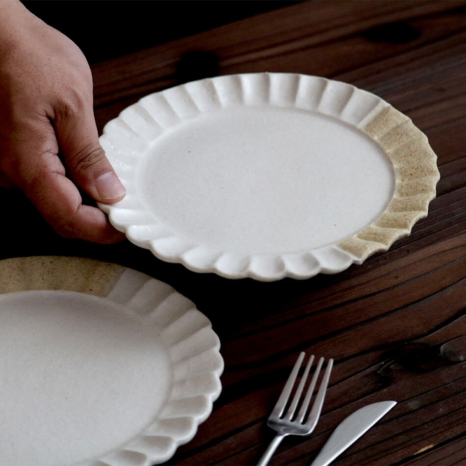 梶原慶治 輪花皿 中皿 19cm 平皿 白 ホワイト ワンプレート デザート皿 ケーキ皿 陶芸作品 個人陶芸家 陶器 器 食器 yo10010