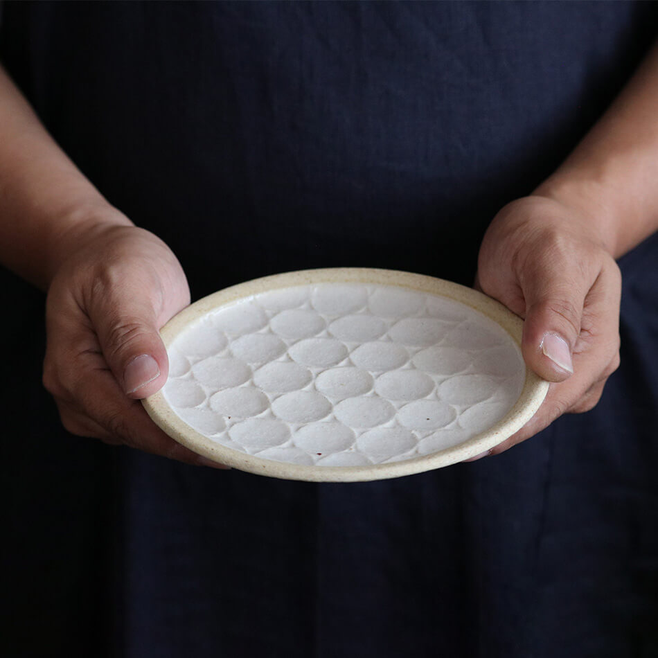 梶原慶治 円文皿 16cm 選べる2色 小皿 平皿 白 ホワイト ブラウン 茶色 デザート皿 ケーキ皿 陶芸作品 個人陶芸家 陶器 器 食器 yo10011
