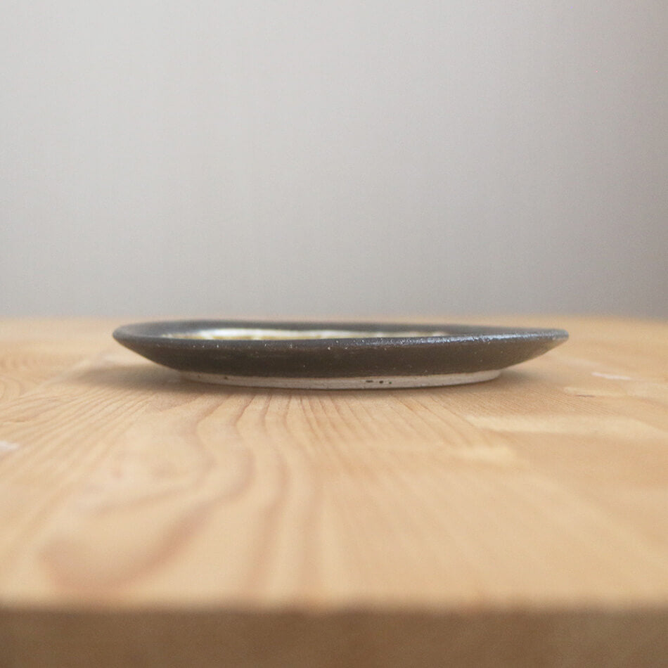 梶原慶治 円文皿 16cm 選べる2色 小皿 平皿 白 ホワイト ブラウン 茶色 デザート皿 ケーキ皿 陶芸作品 個人陶芸家 陶器 器 食器 yo10011