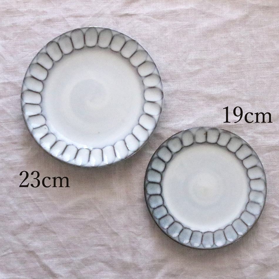 高取焼 高取焼き 輪花皿 しのぎリム付きプレート 小 取皿 小皿 19cm ろくろ庵 陶器 食器 器 白釉
