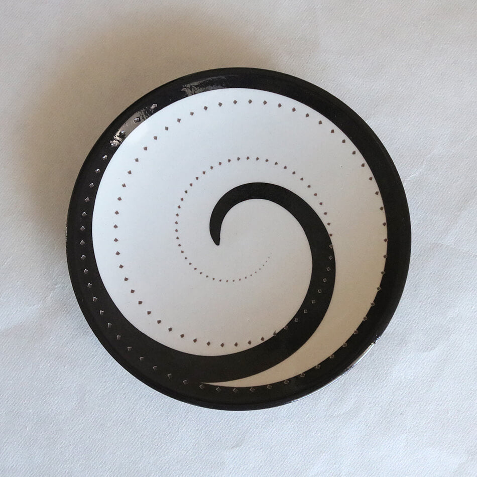 小石原焼 小石原焼き ケーキ皿 選べるカラー2色 お菓子皿 平皿 プレート 16cm うずドット とびカンナ ベージュ 白 鶴見窯 陶器 器