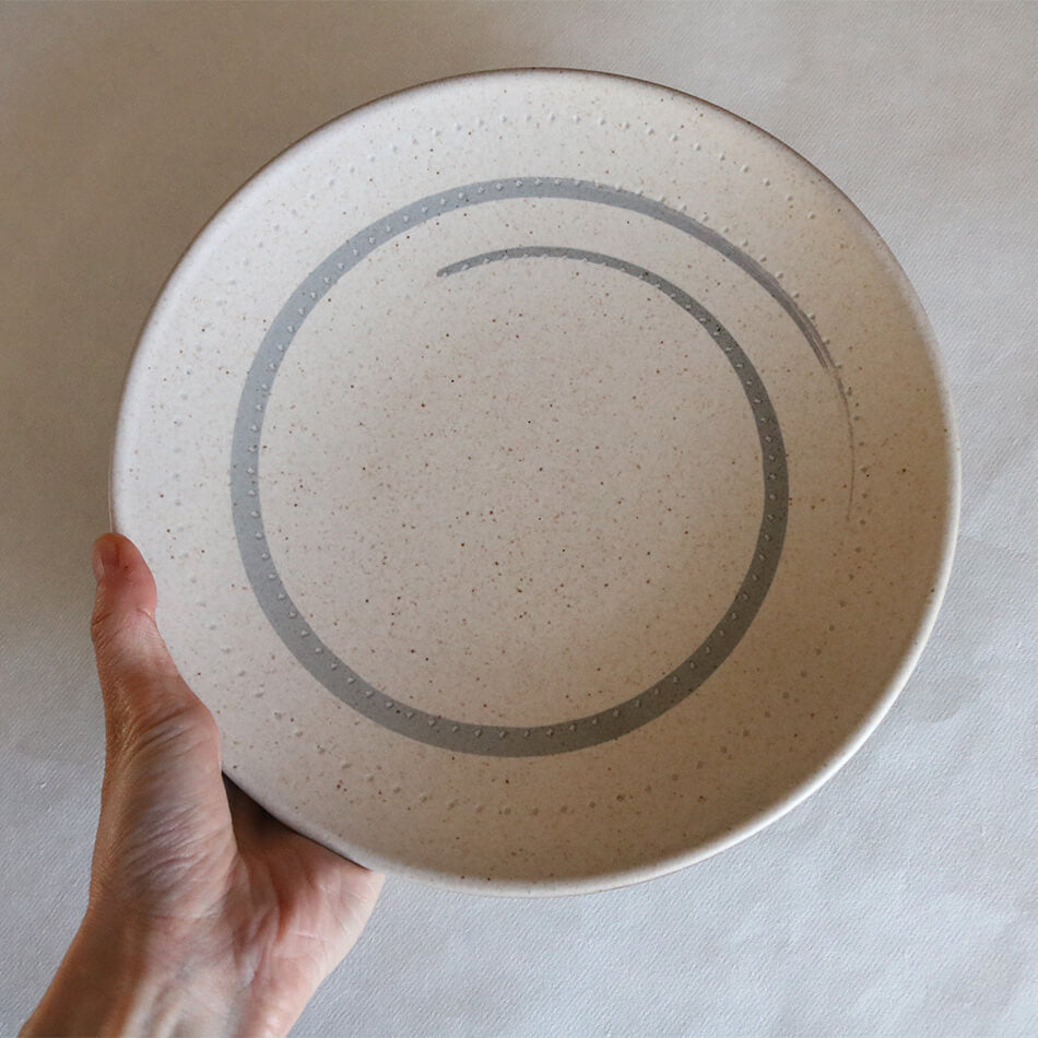 小石原焼 小石原焼き 中皿 プレート 22cm 7寸皿 パスタ皿 細うずドット とびカンナ マット白 鶴見窯 陶器 器