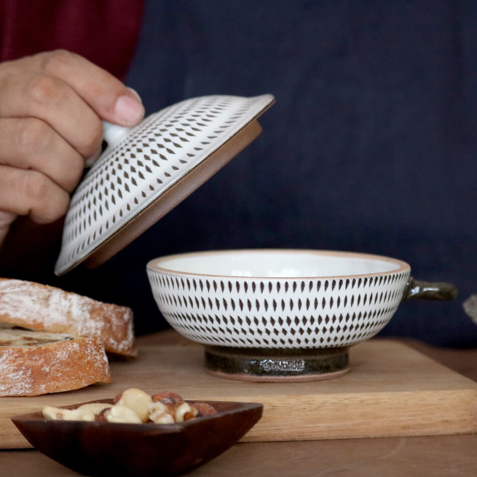 【別注アイテム(刷毛目)】小石原焼 小石原焼き ココット 目玉焼きを作る器 選べるデザイン 刷毛目 飛び鉋 早川窯元 陶器 食器 器 ももち浜ストア登場 NHK イッピンで紹介されました ※ソーサーは付きません